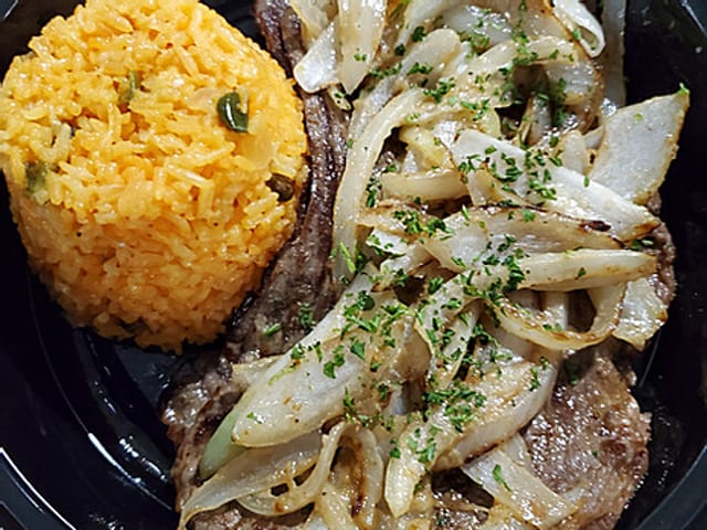 Bistec Encebollado.